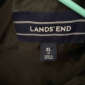Lands’ End, Womans puffer vest XL. Black, white, grey texture pattern.